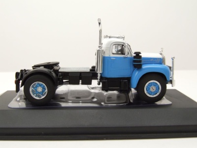 Mack B 61 Zugmaschine 1953 blau weiß Modellauto 1:64 ixo models