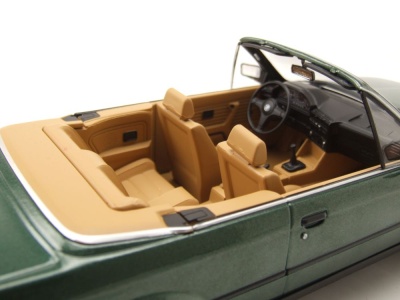 BMW 325i Cabrio E30 1985 dunkelgrün metallic Modellauto 1:18 MCG