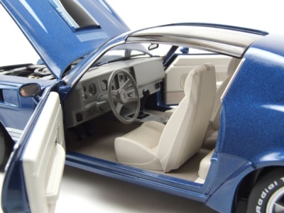 Chevrolet Camaro Z28 T-Top 1980 dunkelblau Modellauto 1:18 Greenlight Collectibles