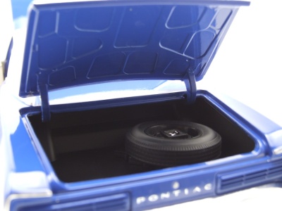 Pontiac GTO 1966 blau weiß Modellauto 1:18 Highway 61