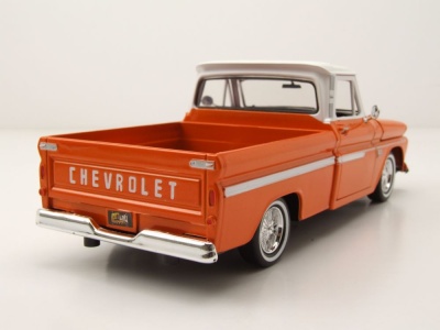 Chevrolet C10 Fleetside Pick Up 1966 orange weiß Modellauto 1:24 Motormax