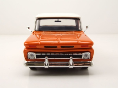 Chevrolet C10 Fleetside Pick Up 1966 orange weiß Modellauto 1:24 Motormax
