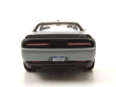 Dodge Challenger SRT Hellcat Widebody 2018 grau Modellauto 1:24 Motormax