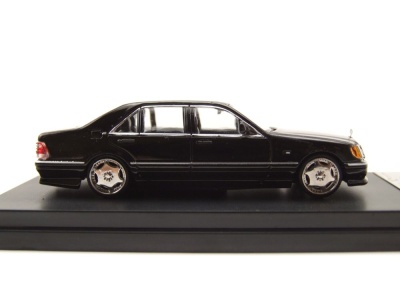 Mercedes W140 schwarz Modellauto 1:64 Street Weapon
