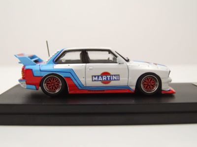 BMW E30 Martini weiß blau rot Modellauto 1:64 Street Weapon