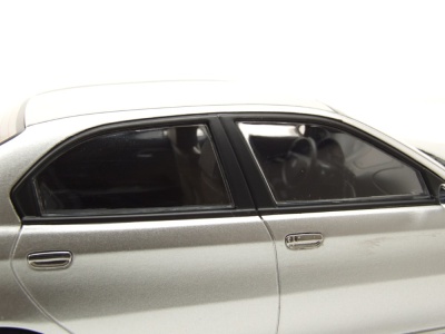 Alfa Romeo 166 1999 silber Modellauto 1:18 Triple9