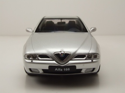 Alfa Romeo 166 1999 silber Modellauto 1:18 Triple9