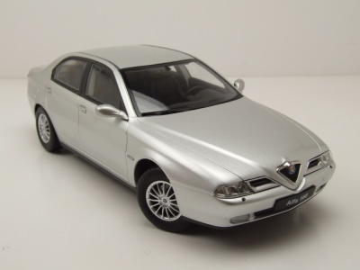 Alfa Romeo 166 1999 silber Modellauto 1:18 Triple9