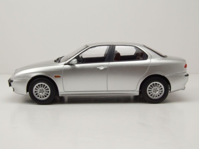 Alfa Romeo 156 1998 silber Modellauto 1:18 Triple9