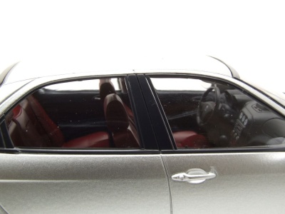 Alfa Romeo 156 1998 silber Modellauto 1:18 Triple9