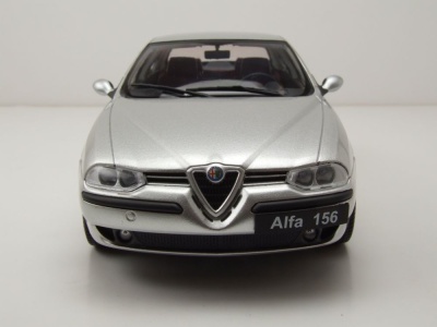Alfa Romeo 156 1998 silber Modellauto 1:18 Triple9