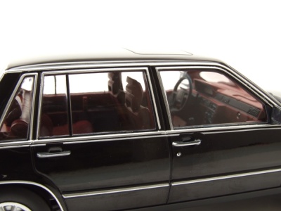 Volvo 760 1985 schwarz Modellauto 1:18 Triple9