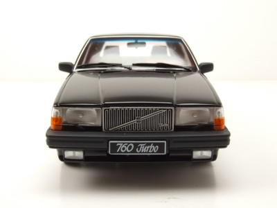 Volvo 760 1985 schwarz Modellauto 1:18 Triple9