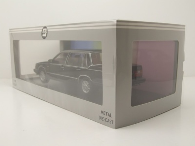 Volvo 760 1985 schwarz Modellauto 1:18 Triple9