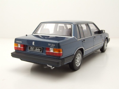 Volvo 760 1985 blau metallic Modellauto 1:18 Triple9