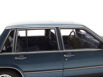 Volvo 760 1985 blau metallic Modellauto 1:18 Triple9