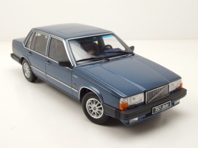 Volvo 760 1985 blau metallic Modellauto 1:18 Triple9