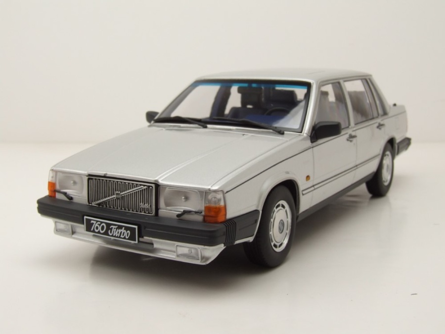 Volvo 760 1985 silber Modellauto 1:18 Triple9