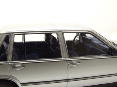 Volvo 760 1985 silber Modellauto 1:18 Triple9