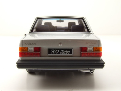 Volvo 760 1985 silber Modellauto 1:18 Triple9