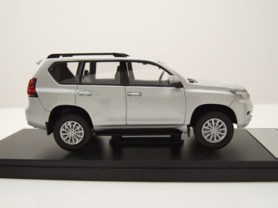 Toyota Land Cruiser Prado 2018 silber Modellauto 1:43 Vitesse