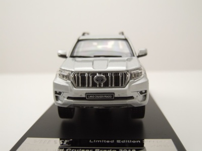 Toyota Land Cruiser Prado 2018 silber Modellauto 1:43 Vitesse