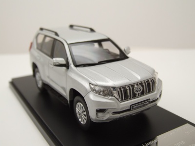 Toyota Land Cruiser Prado 2018 silber Modellauto 1:43 Vitesse