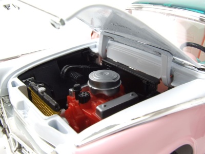 Ford Crown Victoria 1955 rosa weiß Modellauto 1:18 Lucky Die Cast