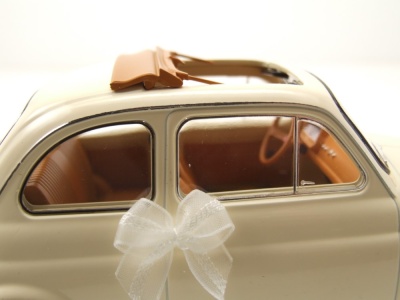 Fiat 500 L 1968 creme Hochzeitsgeschenk Modellauto 1:18 Norev