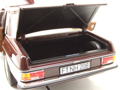 Mercedes 200 /8 Strichachter W115 1968 dunkelrotbraun Modellauto 1:18 Norev