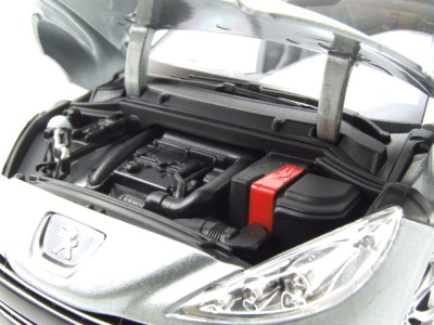 Peugeot RCZ 2010 grau Modellauto 1:18 Norev