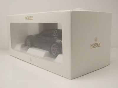 Porsche 718 Spyder RS Weissach 2023 dunkelgrün Modellauto 1:18 Norev