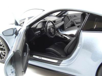 Porsche 911 Carrera 2025 silber Modellauto 1:18 Norev