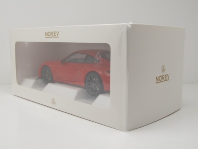 Modellauto Porsche 911 992 Carrera 4 GTS 2024 indisch rot 1:18