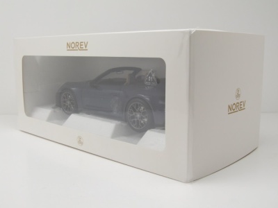Porsche 911 Carrera Cabrio 2025 dunkelblau metallic Modellauto 1:18 Norev