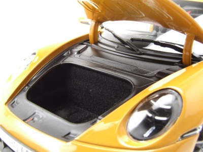 Porsche 911 Targa 4 GTS 2025 gelb Modellauto 1:18 Norev