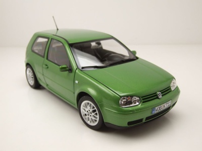 VW Golf 4 GTI 1998 grün metallic Modellauto 1:18 Norev