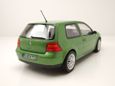 VW Golf 4 GTI 1998 grün metallic Modellauto 1:18 Norev