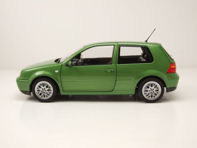 VW Golf 4 GTI 1998 grün metallic Modellauto 1:18 Norev