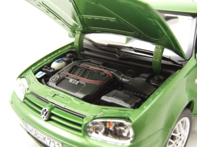 VW Golf 4 GTI 1998 grün metallic Modellauto 1:18 Norev