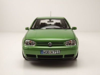 VW Golf 4 GTI 1998 grün metallic Modellauto 1:18 Norev