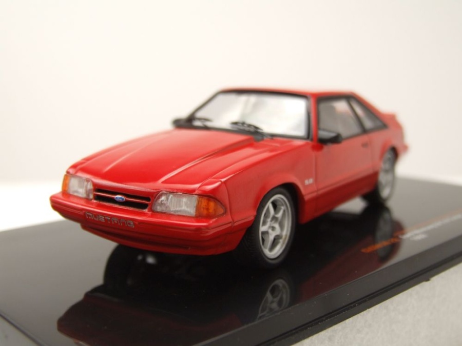 Ford Mustang III 1992 rot Modellauto 1:43 ixo models