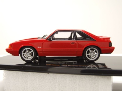Ford Mustang III 1992 rot Modellauto 1:43 ixo models