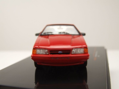 Ford Mustang III 1992 rot Modellauto 1:43 ixo models