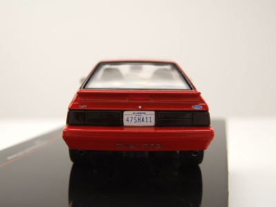 Ford Mustang III 1992 rot Modellauto 1:43 ixo models