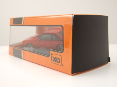 Ford Mustang III 1992 rot Modellauto 1:43 ixo models