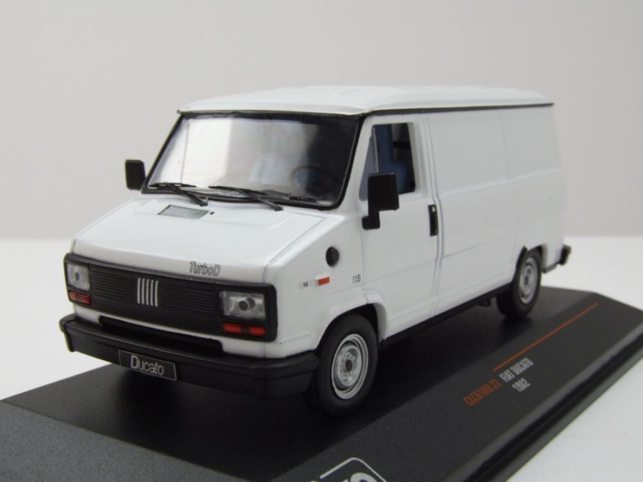 Fiat Ducato 1982 weiß Modellauto 1:43 ixo models