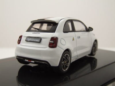 Fiat 500e Abarth 2024 weiß Modellauto 1:43 ixo models