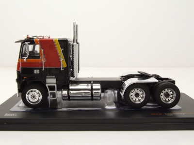 Freightliner FLA Zugmaschine 1993 schwarz orange Modellauto 1:43 ixo models
