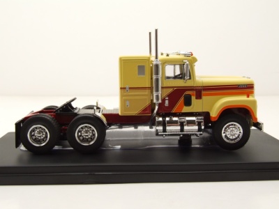 International Transtar 4300 Zugmaschine 1980 beige Modellauto 1:43 ixo models